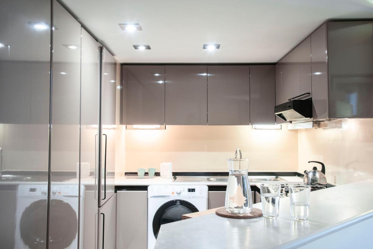 Central Apartment - Walk To Navona - Full Kitchen - Fast Wi-Fi & A-C