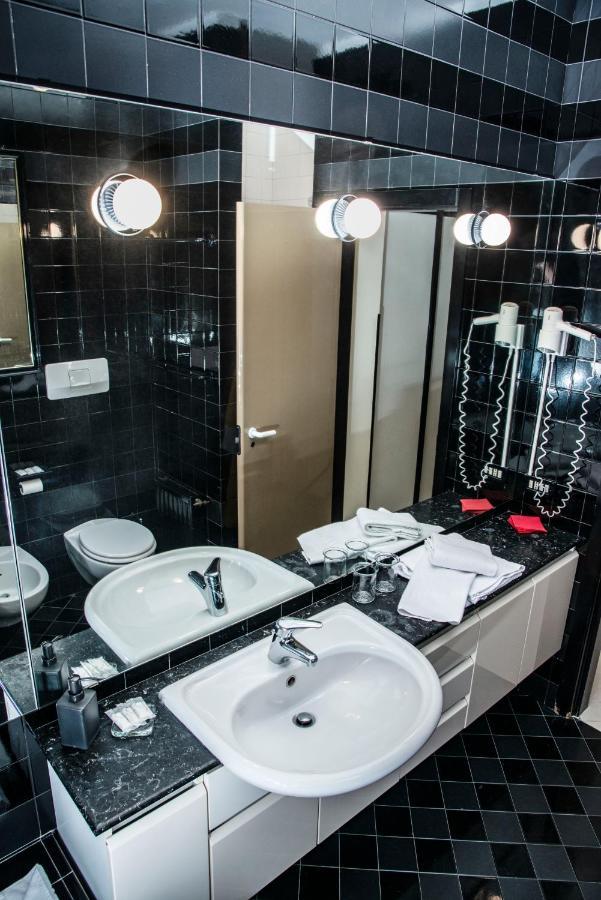 Central Apartment - Walk To Navona - Full Kitchen - Fast Wi-Fi & A-C Apartment