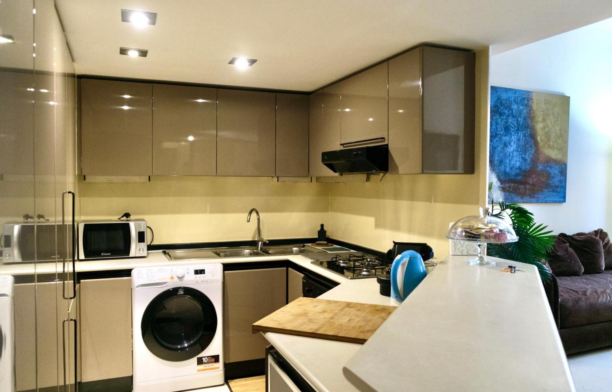 Central Apartment - Walk To Navona - Full Kitchen - Fast Wi-Fi & A-C Apartment *